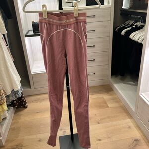 ALO Yoga Heartthrob Leggings in Pink